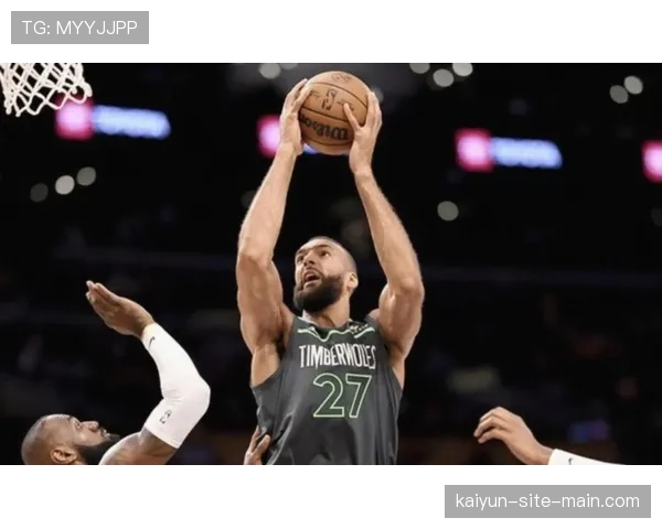 戈贝尔补扣得分关键回合，森林狼内线二次进攻机会把握